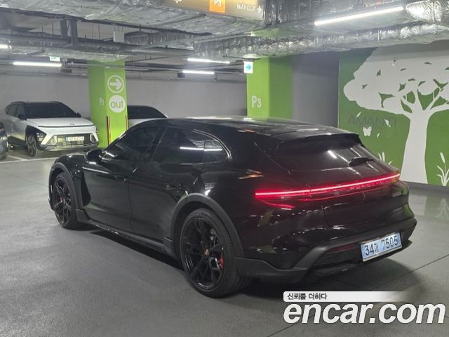 Porsche Taycan 4S Cross Turismo — пробег 8 999 км — фото 2 из 5