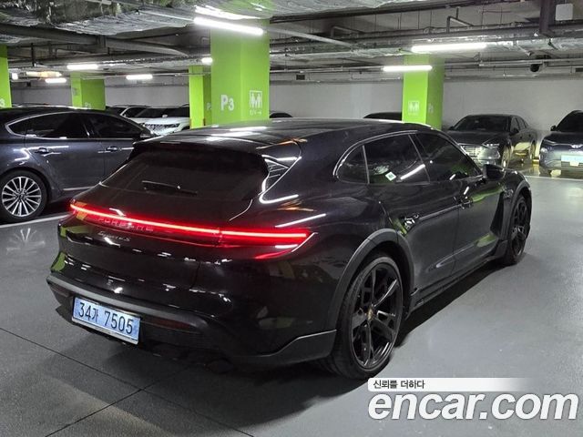 Porsche Taycan 4S Cross Turismo — пробег 8 999 км — фото 3 из 5
