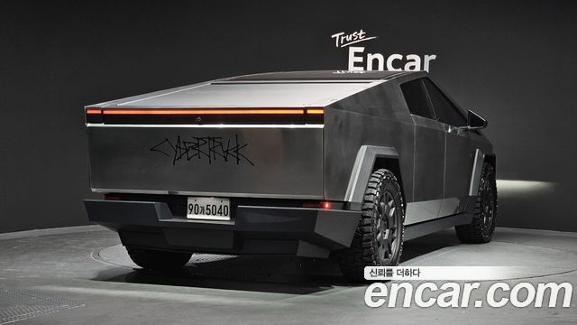 Tesla Cybertruck AWD — пробег 56 323 км — фото 2 из 5
