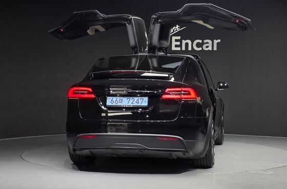 Tesla Model X AWD — пробег 8 841 км — фото 4 из 5