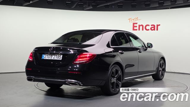 Mercedes-Benz E-Class E300 4MATIC Avnatgarde — пробег 184 965 км — фото 2 из 5