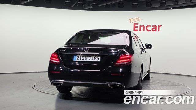 Mercedes-Benz E-Class E300 4MATIC Avnatgarde — пробег 184 965 км — фото 4 из 5