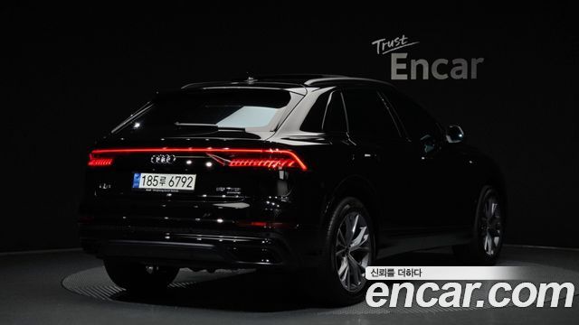 Audi Q8 55 TFSI Quattro Premium — пробег 26 363 км — фото 2 из 5