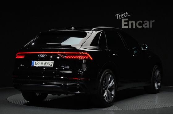 Audi Q8 55 TFSI Quattro Premium — пробег 26 363 км — фото 2 из 5