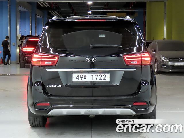 Kia Carnival 9-Seater Prstige — пробег 187 775 км — фото 4 из 5