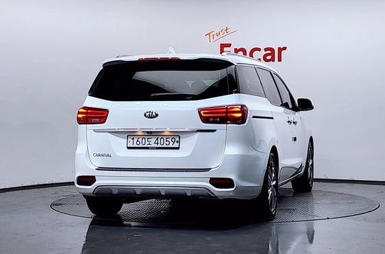 Kia Carnival 9-Seater Prstige — пробег 58 817 км — фото 4 из 5