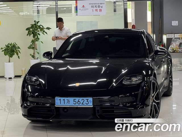 Porsche Taycan Turbo — пробег 13 600 км — фото 1 из 5