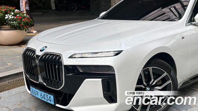 BMW i7 eDrive 50 M Sport — пробег 38 000 км — фото 2 из 5