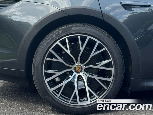 Porsche Taycan Turbo Cross Turismo — пробег 24 000 км — фото 5 из 5