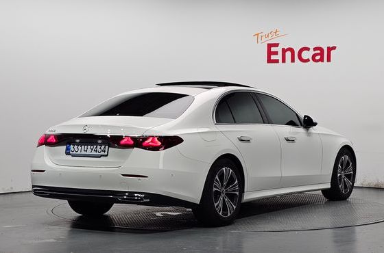 Mercedes-Benz E-Class E200 Avantgarde — пробег 17 745 км — фото 2 из 5