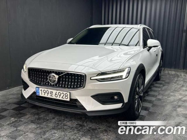 Volvo V60 B5 Ultimate AWD — пробег 49 900 км — фото 2 из 5