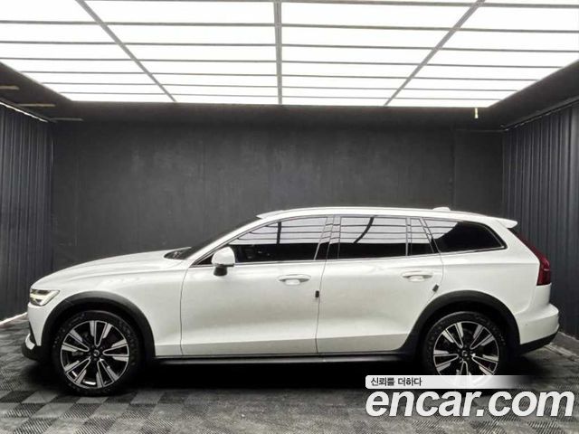 Volvo V60 B5 Ultimate AWD — пробег 49 900 км — фото 3 из 5