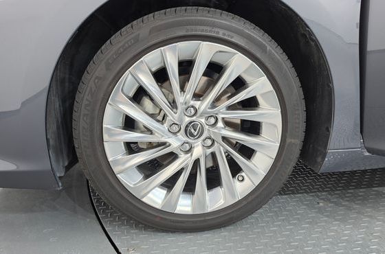 Lexus ES Executive — пробег 20 241 км — фото 5 из 5