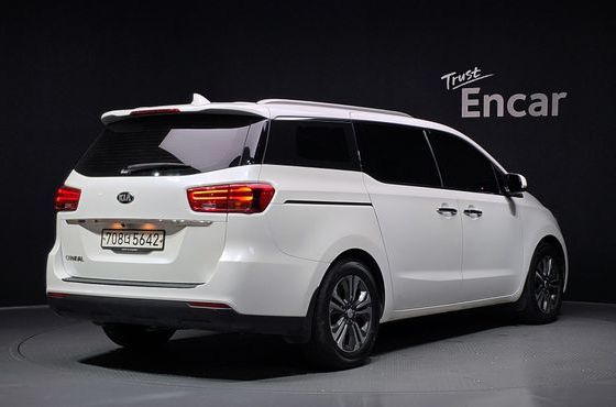 Kia Carnival 11-Seater Prestige — пробег 186 940 км — фото 2 из 5