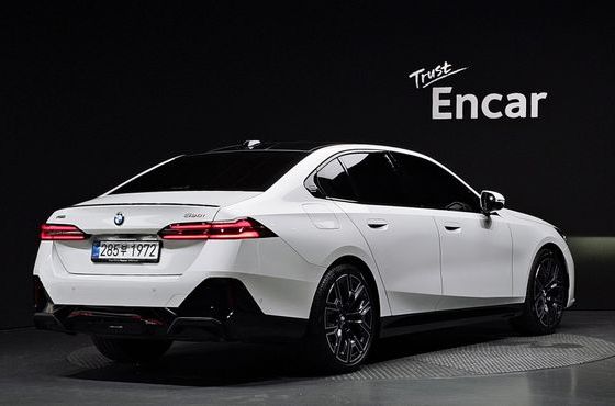 BMW 5-Series 530i xDrive M Sport Pro Special Edition — пробег 8 185 км — фото 2 из 5