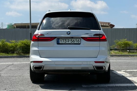 BMW X7 xDrive 40i Design Pure Excellence 6-Seater — пробег 53 876 км — фото 4 из 5