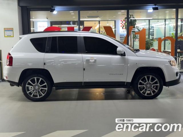 Jeep Compass 2.4 Limited 1st — пробег 76 002 км — фото 3 из 5