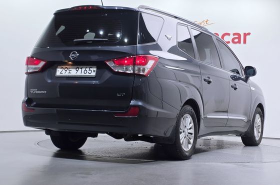 Ssangyong KORANDO 2WD LT 9-seater — пробег 183 235 км — фото 2 из 5