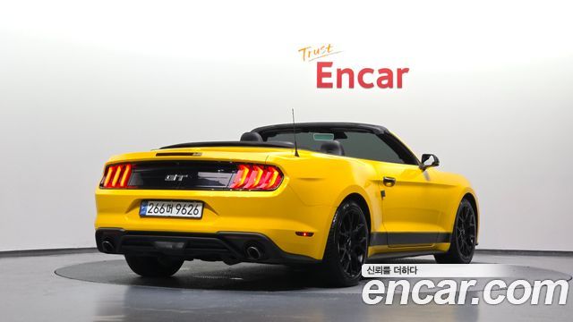 Ford Mustang Convertible — пробег 64 346 км — фото 2 из 5
