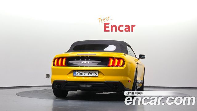 Ford Mustang Convertible — пробег 64 346 км — фото 4 из 5