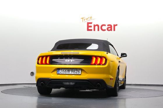 Ford Mustang Convertible — пробег 64 346 км — фото 4 из 5