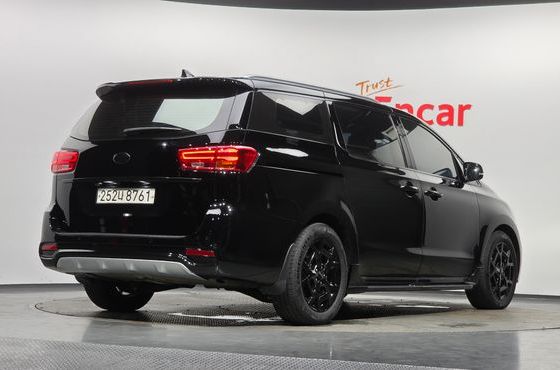 Kia Carnival 9-Seater Noblesse Special — пробег 124 390 км — фото 2 из 5