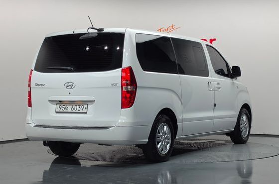 Hyundai Starex Van 5-Seater Smart — пробег 193 365 км — фото 2 из 5