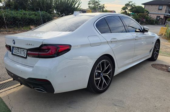 BMW 5-Series 530e M Sport — пробег 51 835 км — фото 2 из 5