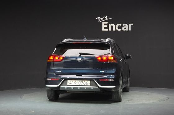 Kia Niro Luxury — пробег 197 315 км — фото 4 из 5