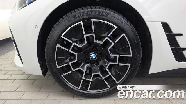 BMW i4 eDrive40 M Sports — пробег 17 548 км — фото 5 из 5