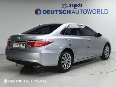 Toyota Camry 2.5 XLE — пробег 89 777 км — фото 2 из 5