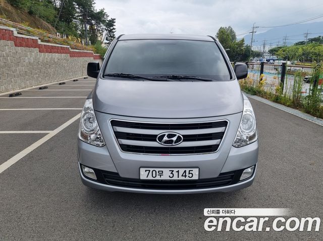 Hyundai Starex 12-Seater Wagon Smart — пробег 236 424 км — фото 1 из 5