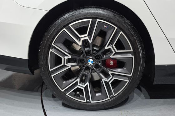 BMW 5-Series 530i xDrive M Sport Pro Special Edition — пробег 8 185 км — фото 5 из 5