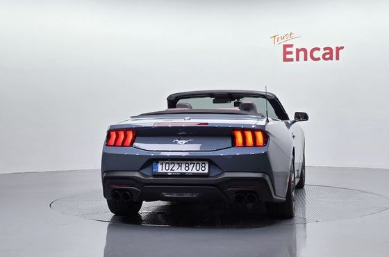 Ford Mustang 2.3 Ecoboost Premium Convertible — пробег 2 063 км — фото 4 из 5