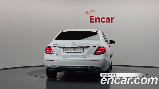 Mercedes-Benz E-Class из Кореи Encar