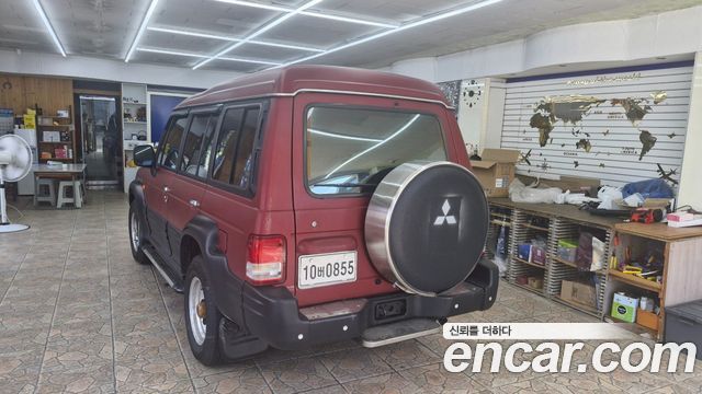 Hyundai Galloper 9-Seater V6 LPG — пробег 215 480 км — фото 4 из 5