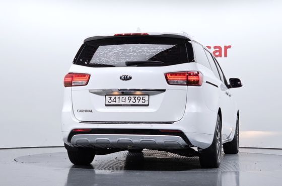Kia Carnival 9-seater Luxury — пробег 114 360 км — фото 4 из 5