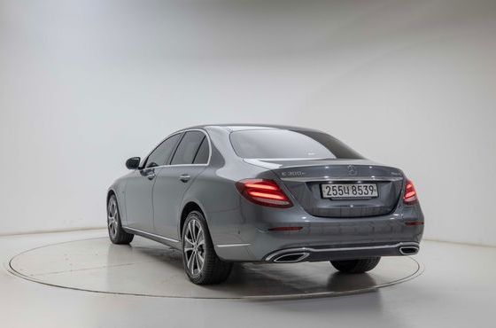 Mercedes-Benz E-Class E300 4MATIC Exclusive — пробег 56 346 км — фото 3 из 5