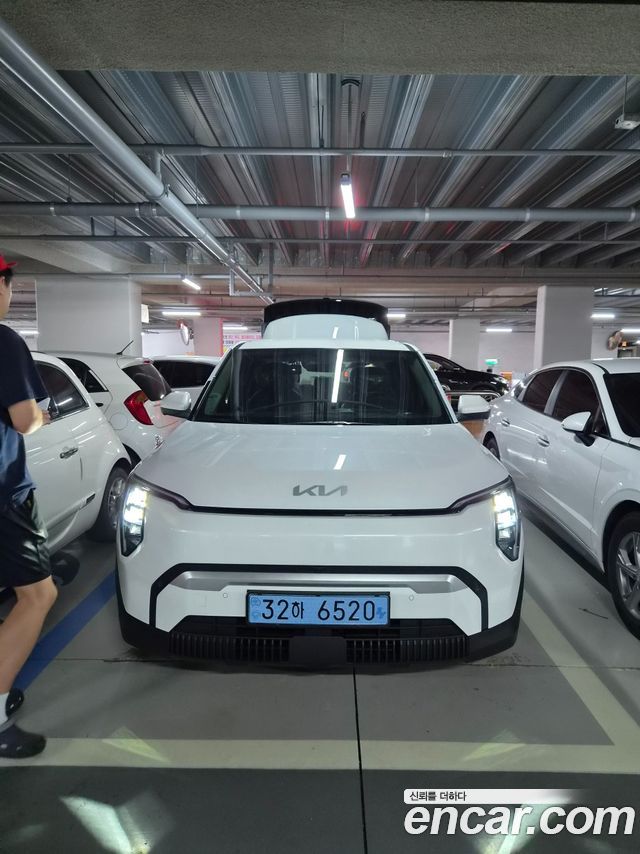 Kia EV3 Standard 2WD Air — пробег 800 км — фото 1 из 5