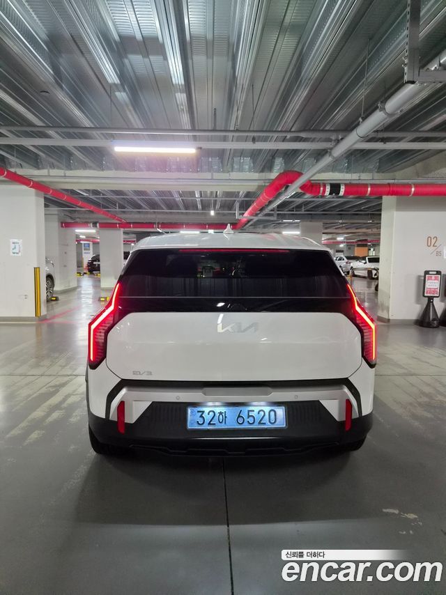 Kia EV3 Standard 2WD Air — пробег 800 км — фото 3 из 5