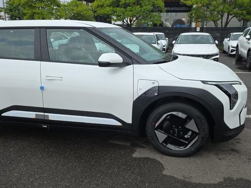 Kia EV3 Long Range 2WD AIr — пробег 5 км — фото 3 из 5