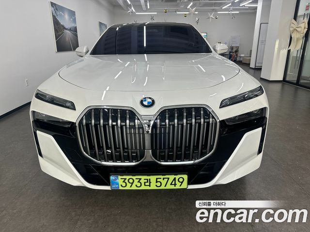 BMW 7-Series 740d xDrive M Sport — пробег 12 000 км — фото 1 из 5