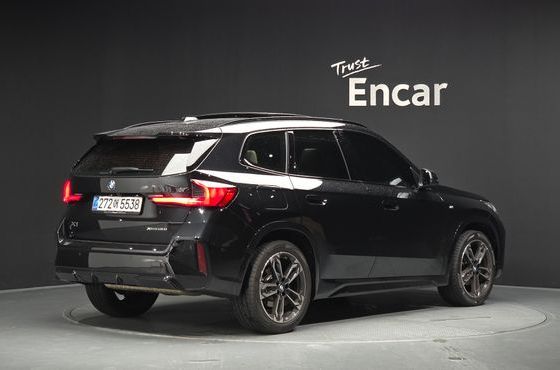 BMW X1 xDrive 20i M Sport — пробег 8 044 км — фото 2 из 5