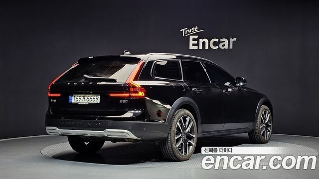 Volvo V90 B5 Ultimate AWD — пробег 3 633 км — фото 2 из 5