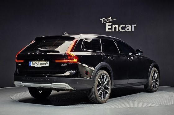 Volvo V90 B5 Ultimate AWD — пробег 3 633 км — фото 2 из 5