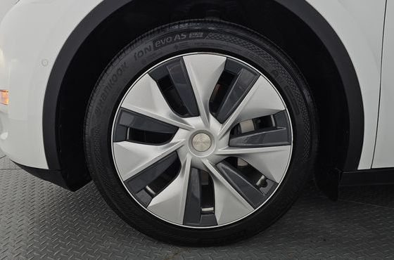 Tesla Model Y Standard Range RWD — пробег 85 095 км — фото 5 из 5