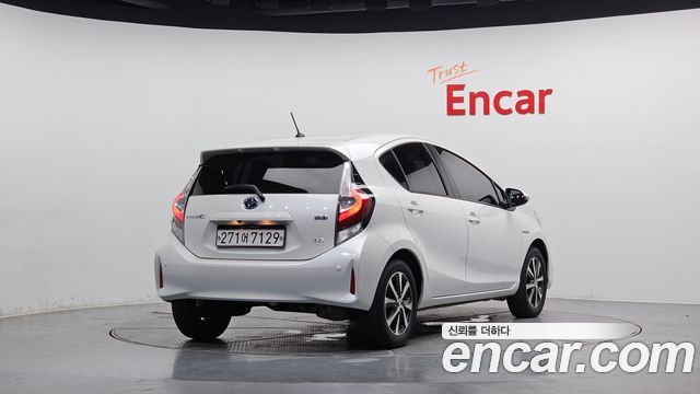 Toyota Prius 1.5 — пробег 37 106 км — фото 2 из 5