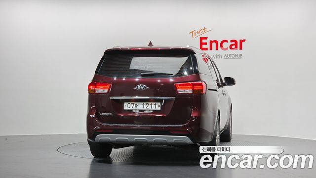 Kia Carnival из Кореи Encar