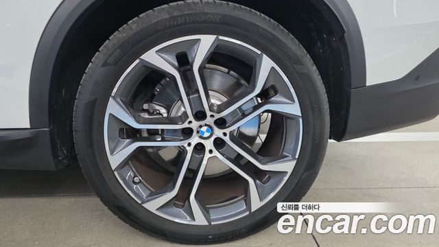 BMW X5 xDrive 50e xLine — пробег 19 526 км — фото 5 из 5