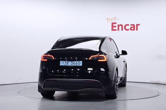 Tesla Model Y RWD — пробег 34 610 км — фото 4 из 5